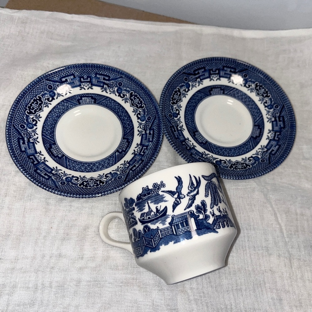 Tea cup and/or saucer(s), blue and white, Blue Willow design, vintage